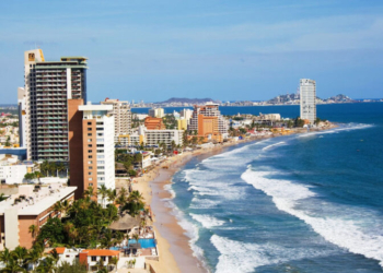 Dos turistas fueron arrastrados por las corrientes en playas de Mazatlán