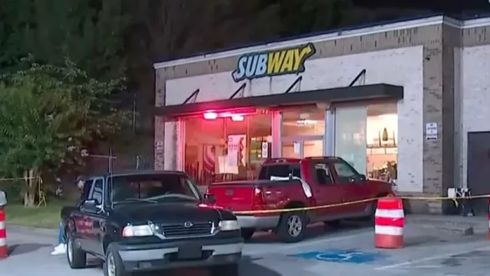 Asesina a empleada por poner “demasiada mayonesa” a su sándwich en Subway