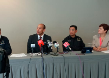 Hostigamiento, despidos, carencia de insumos y hasta sustitución de tratamientos médicos, señala personal del IMSS