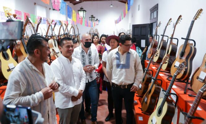 Inaugura Torres Piña la edición 47 del Festival de la Guitarra de Paracho