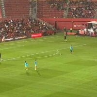 Ponen canción de Shakira en estadio en entrenamiento de Piqué y se vuelve viral