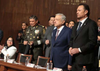 AMLO responde a gesto de la presidenta de la Suprema Corte al no levantarse