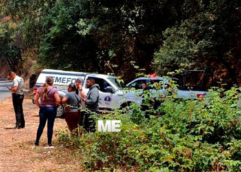 Auto cayó a barranco; un muerto y 2 heridos