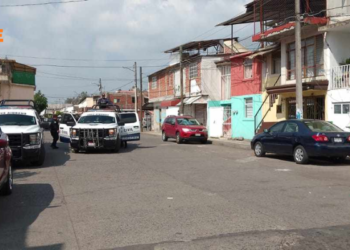 Lo acribillan a tiros a bordo de su auto en el Infonavit Constituyentes