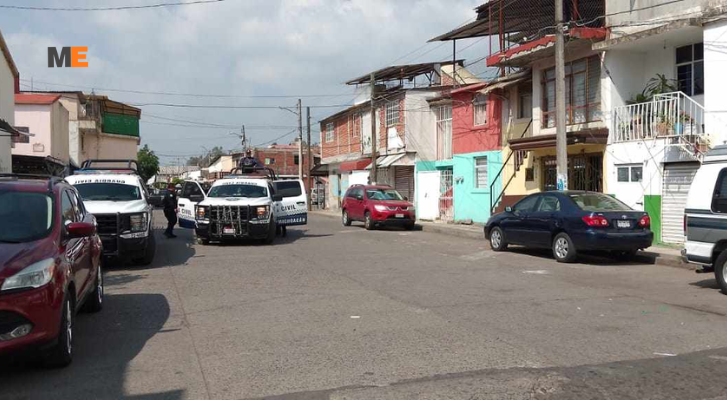 Lo acribillan a tiros a bordo de su auto en el Infonavit Constituyentes