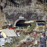 Rescatados 41 trabajadores atrapados en un túnel de la India