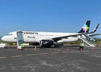 Pasajero muere a bordo de avión, previo a su despegue en el aeropuerto internacional de Uruapan