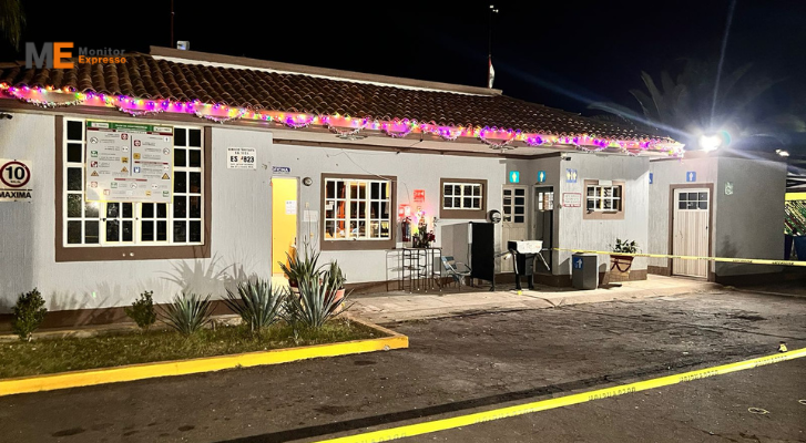 Pistoleros matan a un hombre en oficinas de gasolinera, en Tangamandapio