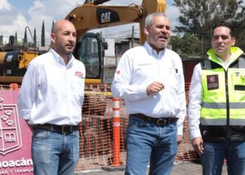 Supervisa Bedolla avance del paso superior vehicular de Villas del Pedregal: SCOP