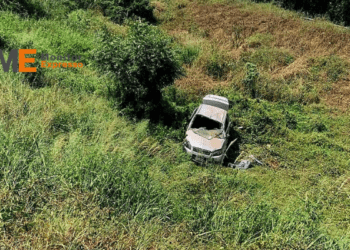 Hombre muere al volcar su auto en el trébol de Lázaro Cárdenas