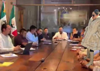 Edil de Pátzcuaro ironiza costo de equipo para bomberos “más o menos lo que cuestan las botas que le compre a mi pareja”