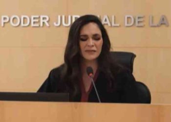 Entre lágrimas jueza renuncia al Poder Judicial en protesta por reformas
