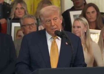 Trump acusa que cárteles tienen “tremendo control” sobre México al firmar ley contra el fentanilo