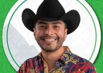 Exhiben al alcalde de Cuyoaco, Puebla, en supuesto altercado dentro de tienda en Angelópolis