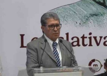 Monreal defiende viaje a España: “Prefiero enfrentar a la oposición que fallarle a mi esposa”