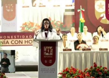 Abelina López rinde su primer informe de gobierno ante miles de ciudadanos