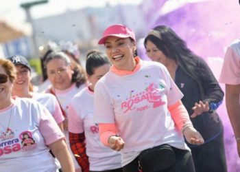Adriana Hernández cierra actividades del Mes Rosa en Puruándiro