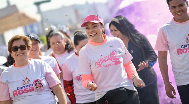 Adriana Hernández cierra actividades del Mes Rosa en Puruándiro