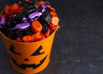 ISSSTE alerta por consumo excesivo de dulces en Halloween y Día de Muertos