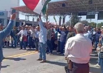 Con protesta, productores michoacanos exigen incremento al precio del maíz