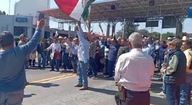 Con protesta, productores michoacanos exigen incremento al precio del maíz