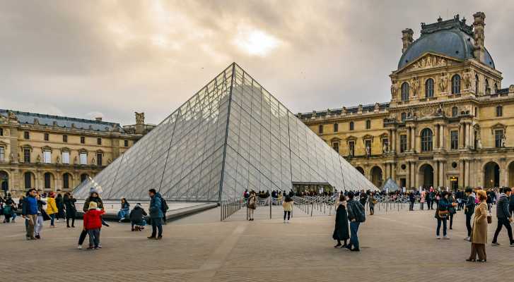 Roban joyas de Napoleón y Josefina del Museo del Louvre en audaz golpe de siete minutos