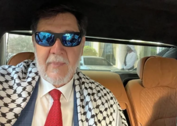 Fernández Noroña presume viaje diplomático a Emiratos Árabes y anuncia cruce a Palestina