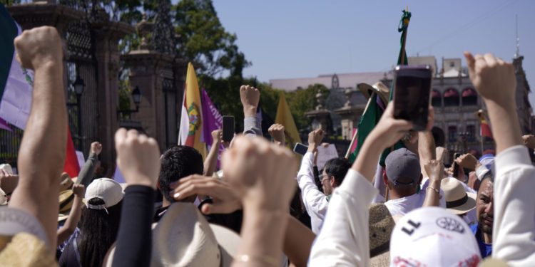 Crónica de la marcha del 15 de noviembre en Morelia: Sombreros, huevos y detenidos
