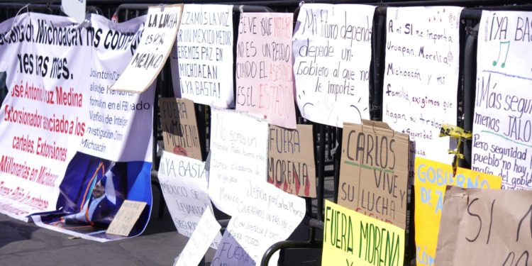 Crónica de la marcha del 15 de noviembre en Morelia: Sombreros, huevos y detenidos