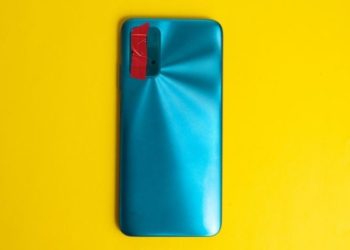 Crece la recomendación de tapar la cámara del celular ante avances de espionaje digital