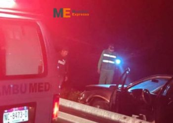 Vehículo se sale del camino en Ramal Uruapan – Siglo XXI