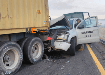 Carambola vehicular en la México-Guadalajara deja un civil muerto y nueve marinos heridos