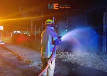 Arde transformador de la CFE en Calzada La Huerta, Morelia