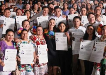 Egresados de Universidades del Bienestar denuncian rezago en entrega de títulos y cédulas profesionales