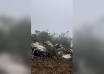 Avión se estrella en el noreste de Colombia; mueren 15 personas, entre ellas un congresista