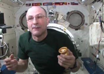 Astronauta Donald Pettit revive video de yoyo en gravedad cero desde la EEI